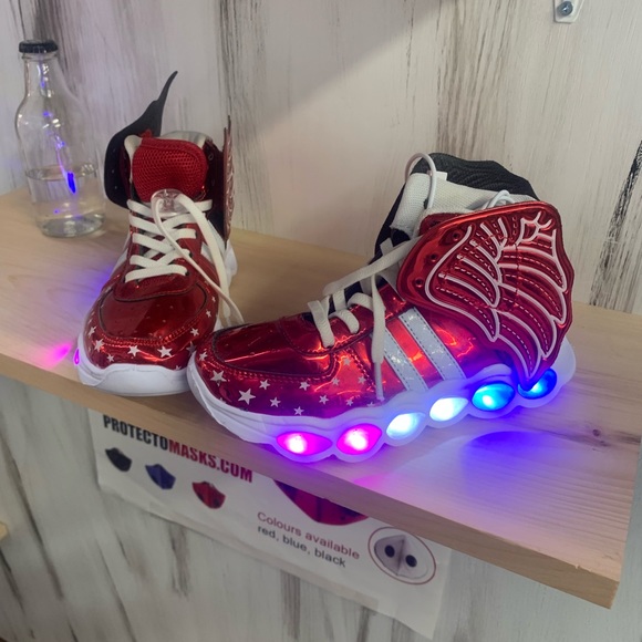 KIDS SHOES WITH LED lights - Picture 3 of 5